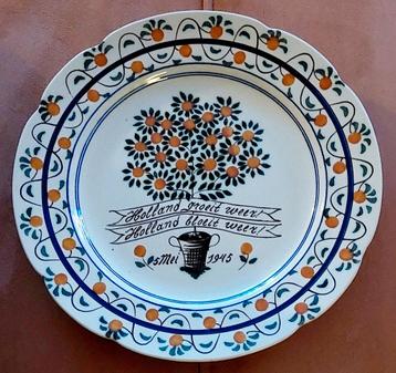Gouda plateel wandbord. Bevrijding 5 mei 1945. beschikbaar voor biedingen