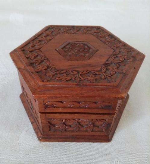 6-kantig OPBERGKISTJE  11,5 cm van (deels)gestoken teakhout, Antiek en Kunst, Curiosa en Brocante, Ophalen of Verzenden