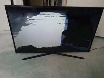 Te Koop Samsung Smart Tv.UHD 40 inch Barst in het scherm €30 beschikbaar voor biedingen