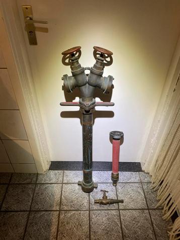 Antieke Koperen Brandkraan / Standpijp en 2 Spuit Onderdelen beschikbaar voor biedingen