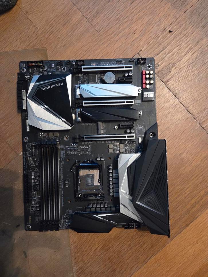 Gigabyte Z390 Designare Moederbord - Intel Socket LGA1151, Computers en Software, Moederborden, Gebruikt, Intel, DDR4, Ophalen of Verzenden