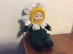 Anne Geddes baby pop 18 cm witte bloem 2001, Ophalen of Verzenden, Pop