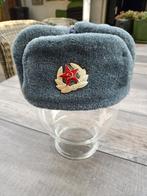 Russische muts (ushanka) + boeken, Ophalen of Verzenden, Landmacht, Azië, Helm of Baret