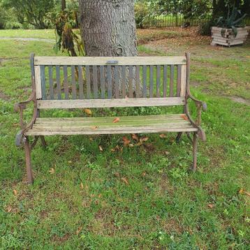 Tuinbank beschikbaar voor biedingen