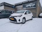 Toyota Yaris 1.0 12V Vvt-i 5DR 2016 Wit Clima Navi Camera, Auto's, Voorwielaandrijving, 40 €/maand, Start-stop-systeem, Origineel Nederlands