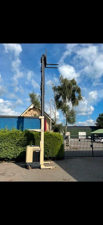 Crown lift hoogwerker heftruck. Gaat 7,7  m hoog met 2100 kg beschikbaar voor biedingen