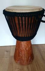 Djembe met prachtig houtsnijwerk, Ophalen of Verzenden, Zo goed als nieuw