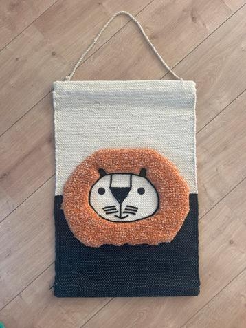 Wandkleed leeuw beschikbaar voor biedingen