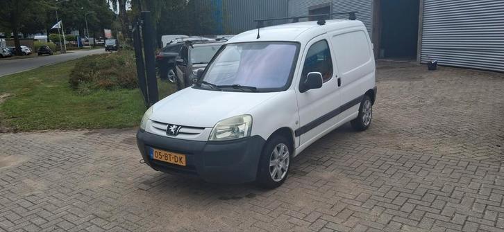 Peugeot Partner 1.9 DIESEL airco trekhaak, Auto's, Bestelauto's, Bedrijf, Te koop, ABS, Airbags, Airconditioning, Boordcomputer