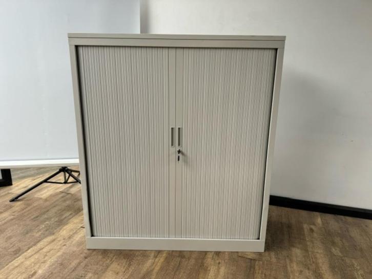 Roldeurkast licht grijs met top blad, Huis en Inrichting, Woonaccessoires | Wandplanken en Boekenplanken, Zo goed als nieuw, Ophalen of Verzenden