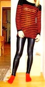 Zwarte pu broek met rode pu sokken, Kleding | Dames, Broeken en Pantalons, Zwart, Maat 46/48 (XL) of groter, Nieuw, Ophalen of Verzenden