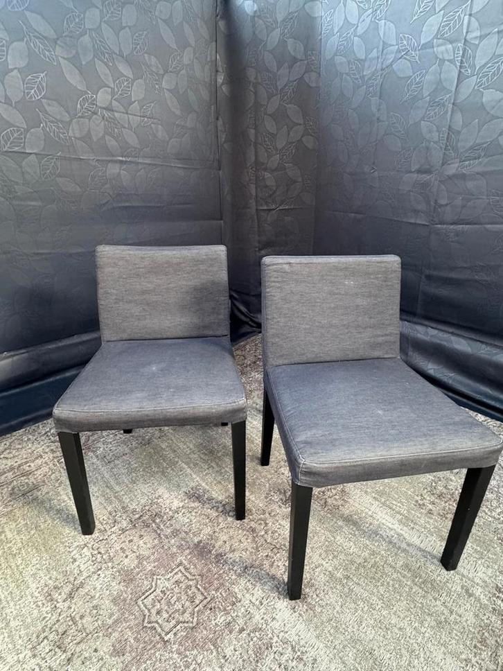 Set van 2 grijze stoelen, Huis en Inrichting, Stoelen, Zo goed als nieuw, Twee, Hout, Stof, Grijs, Ophalen