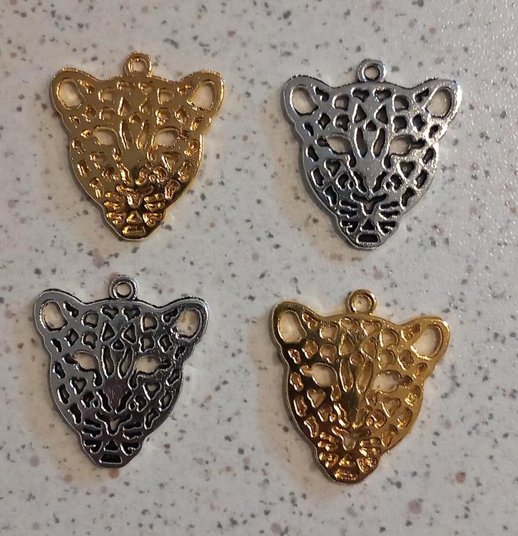 Metalen bedel panter hoofd "nieuw" (zilver/goud), Hobby en Vrije tijd, Kralen en Sieraden maken, Nieuw, Bedel, Ophalen of Verzenden