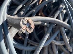 Gratis gezocht diverse kabels., Doe-het-zelf en Verbouw, Metalen, Zo goed als nieuw, IJzer, Ophalen