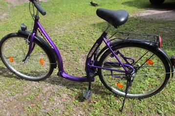 "Everest" fiets met lage instap. beschikbaar voor biedingen