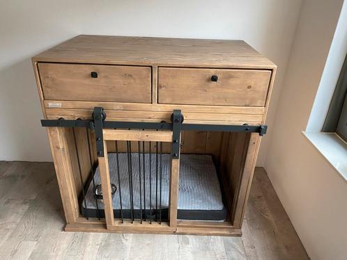 Houten hondenbench met kussen en drinkbak, Dieren en Toebehoren, Hondenhokken, Zo goed als nieuw, Hondenhok, 100 cm of meer, 110 cm of meer