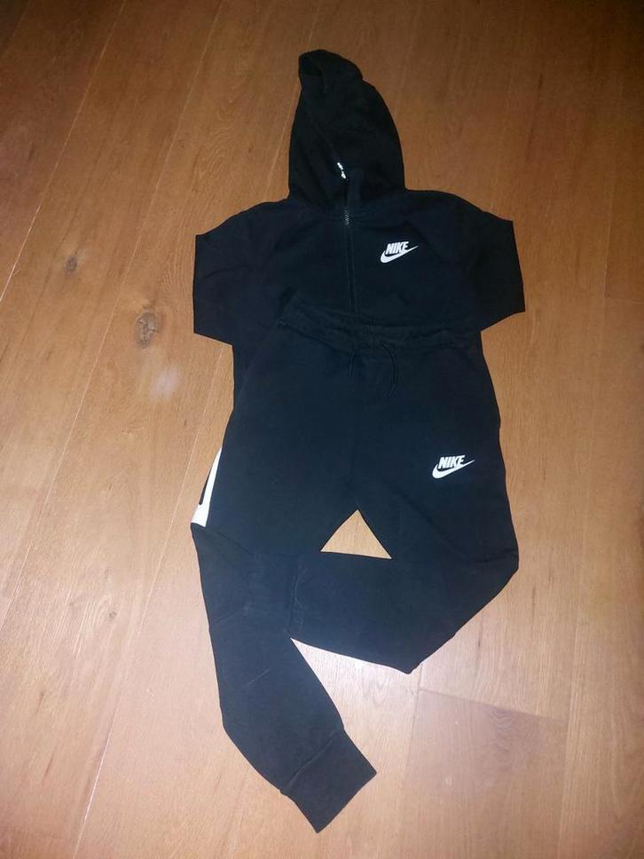 Nike Joggingpak Maat S (128/137) - Zeer Goed!, Kinderen en Baby's, Kinderkleding | Schoenen en Sokken, Zo goed als nieuw, Jongen of Meisje