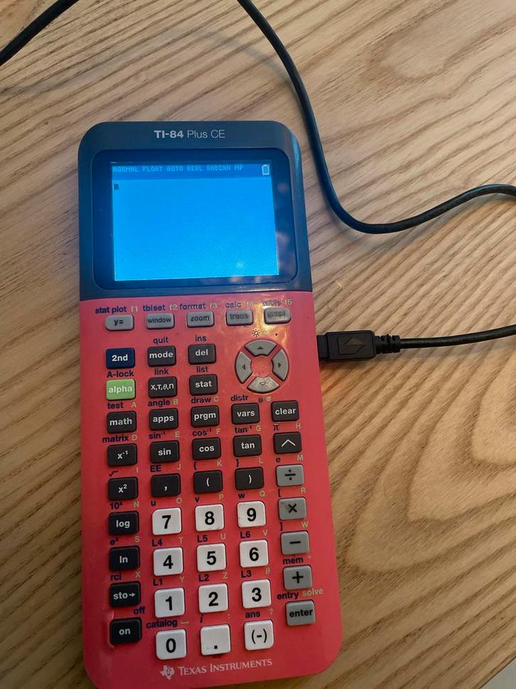 Roze grafische rekenmachine TI-84 Plus CE – goed werkend!, Diversen, Rekenmachines, Zo goed als nieuw, Grafische rekenmachine