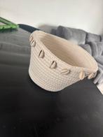 Mandje met schelpen wit, Huis en Inrichting, Woonaccessoires | Schalen en Manden, Overige materialen, Mand, Rond, Ophalen of Verzenden