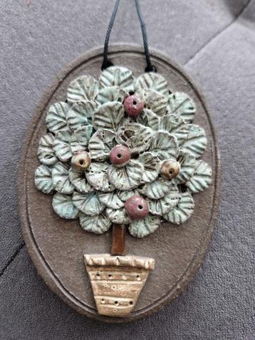 Vintage Keramieken wandhanger, olijf of appelboom beschikbaar voor biedingen