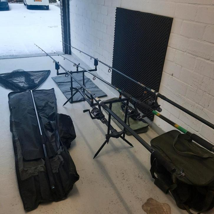 COMPLEET KARPERSET JE KAN GELIJK VISSEN !, Watersport en Boten, Hengelsport | Karpervissen, Gebruikt, Complete set, Ophalen