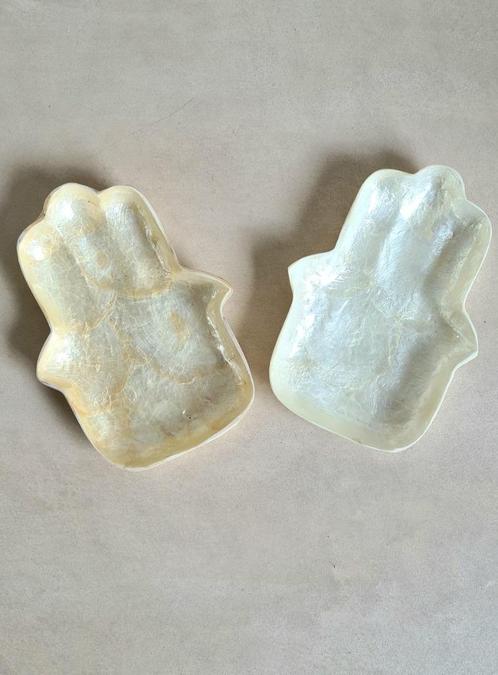 Schelpen schaaltje Hamsa uit Marrakech, Huis en Inrichting, Woonaccessoires | Schalen en Manden, Nieuw, Schaal, Overige vormen