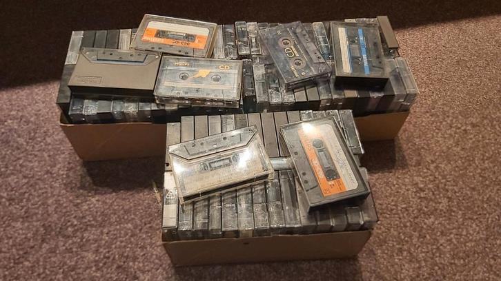 Cassettebandjes 90 minuten div. merken 100 stuks, Cd's en Dvd's, Cassettebandjes, Gebruikt, Voorbespeeld, Overige genres, 26 bandjes of meer