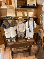 DRIE MOOIE AANGEKLEDE POPPEN, Verzamelen, Poppen, Verzenden, Zo goed als nieuw, Pop