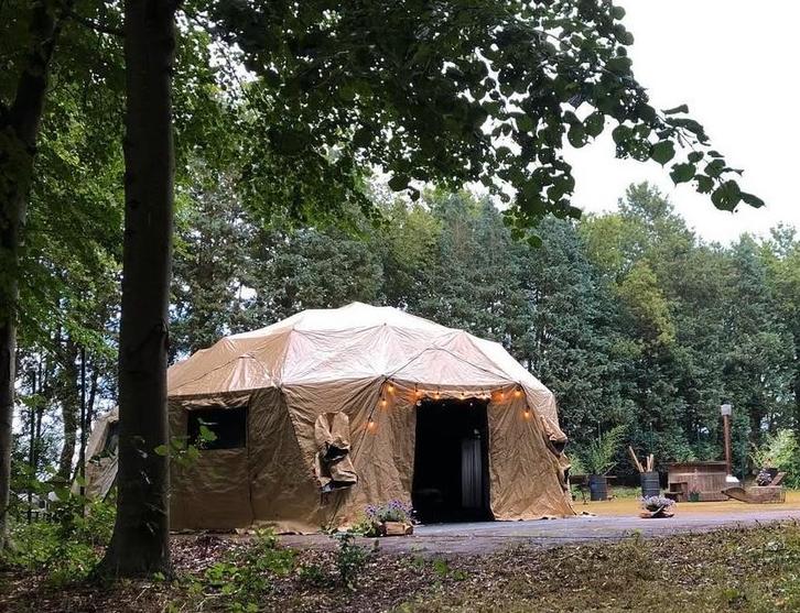 Unieke Legertent Accommodatie (9x11m), Caravans en Kamperen, Tenten, meer dan 6, Gebruikt, Ophalen