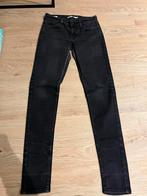 Zwarte Levi's 710 Super Skinny Jeans - Maat W26, Ophalen of Verzenden, Zo goed als nieuw, Zwart, W27 (confectie 34) of kleiner