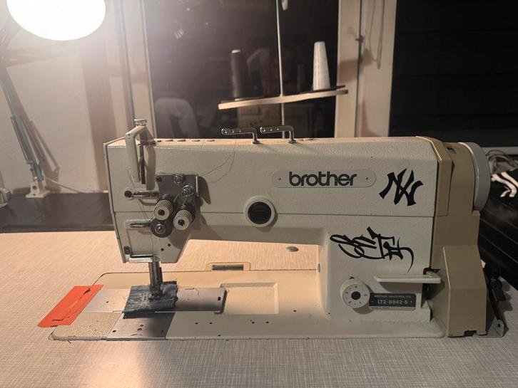 Brother LT-B842-5 Industriële Naaimachine, Hobby en Vrije tijd, Naaimachines en Toebehoren, Gebruikt, Naaimachine, Brother, Industrieel