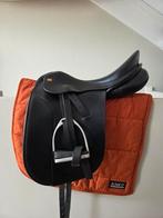 Te koop KN dresuurzadel Symphonie, Dieren en Toebehoren, Paarden en Pony's | Overige Paardenspullen, Ophalen, Gebruikt, Dressuur