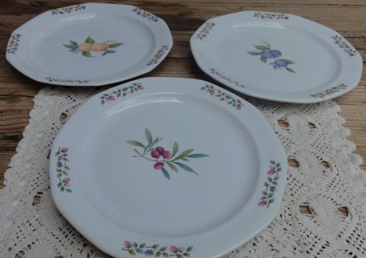 SALE 3 Franse bordjes met fruitmotief, Revol Mahé, Huis en Inrichting, Keuken | Servies, Zo goed als nieuw, Bord(en), Overige stijlen