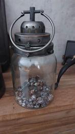 Decoratieve lantaarn met dennenappels, Ophalen