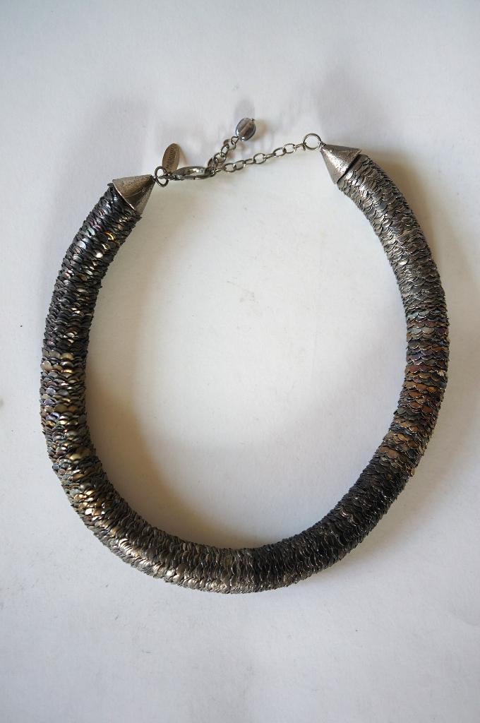 vintage metalen halsketting, in “visschubben” stijl manouk, Ophalen of Verzenden, Zo goed als nieuw, Zilver, Overige materialen