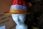 PARTIJ HOEDJE MET PAILLETTEN GEEL WIT ROOD OETELDONK, Versiering, ., Nieuw, Ophalen of Verzenden