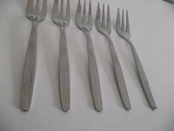 5 vintage RVS dessert vorkjes fruitvorkje 13,5 cm 1960 p st, Antiek en Kunst, Antiek | Bestek, Ophalen of Verzenden