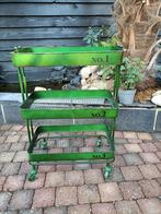 Leuk groen vintage keukenrek. Etagère. Wieltjes., Ophalen