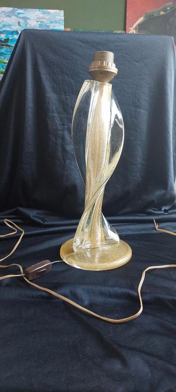 Vintage Murano Glazen Tafellamp met Gouden Details beschikbaar voor biedingen