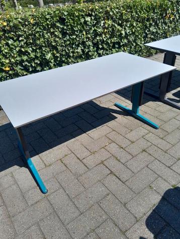 Verstelbaar bureau met bureaustoel  beschikbaar voor biedingen