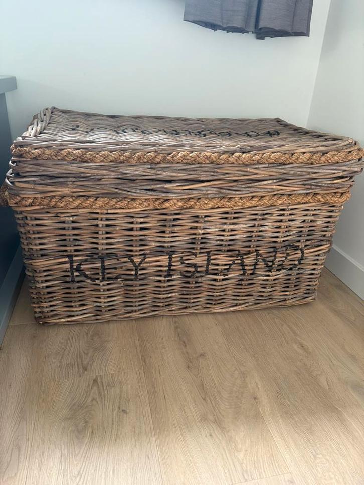 Grote rieten opbergmand/opbergkist Riviera Maison, Huis en Inrichting, Woonaccessoires | Kisten, Zo goed als nieuw, 50 tot 75 cm