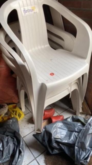 Tuinstoeltjes beschikbaar voor biedingen