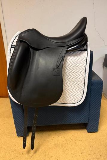 CUSTOM Icon Coda 17,5 inch DRESSUURZADEL zwart lak Medium! beschikbaar voor biedingen