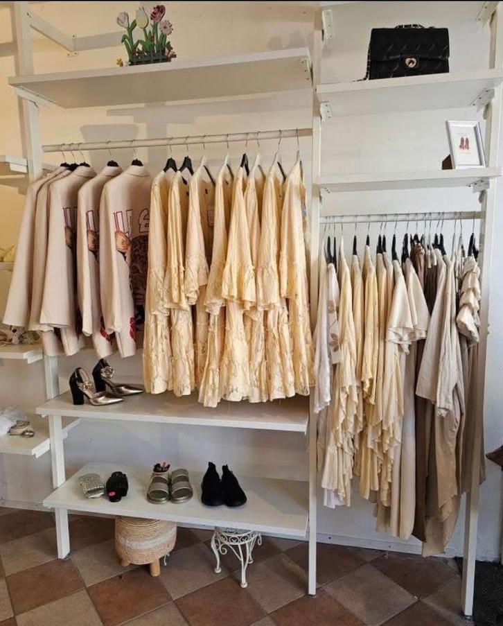 Winkelinventaris te koop – paspoppen, rekken, balie, pashok, Zakelijke goederen, Kantoor en Winkelinrichting | Winkel en Inventaris