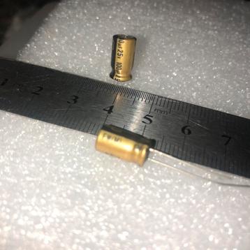 4 stuks 100uF 25v Nichicon UFW beschikbaar voor biedingen
