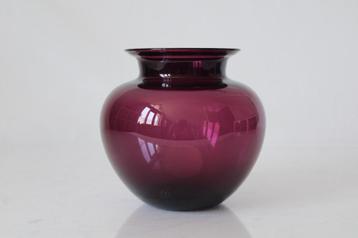Vintage decoratieve glazen vaas aubergine, 13,5 cm hoog