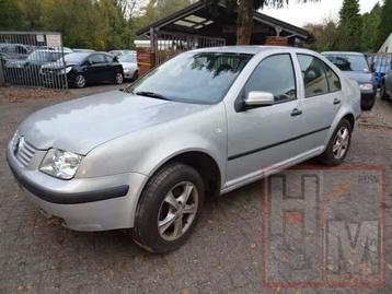 vw bora 1.6 akl bj 2000 motorschade voor demontage beschikbaar voor biedingen