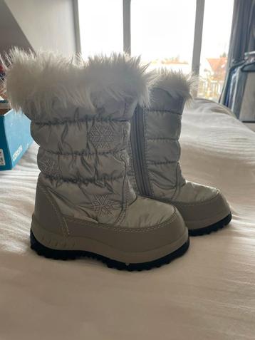 Zilveren snowboots beschikbaar voor biedingen