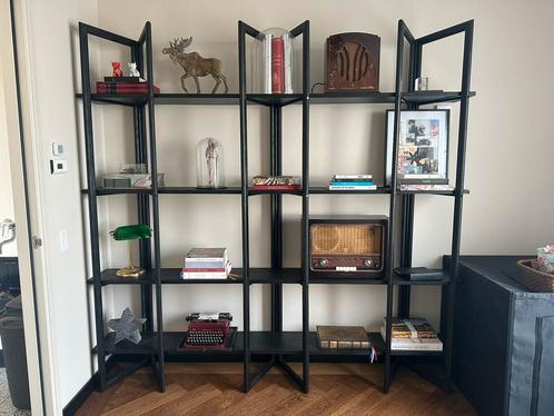 Prachtige wandkast van het merk Eleonora, Huis en Inrichting, Kasten | Stellingkasten, Zo goed als nieuw, Ophalen