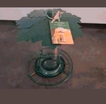 Vogel voerbakje met blad bovenop nieuw
Zie ook mijn andere a beschikbaar voor biedingen